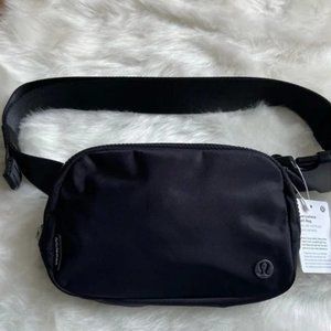 Lululemon Everywhere Belt Bag 1L New Black Crossbody bag